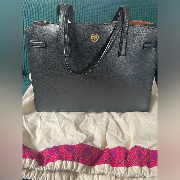 Tory Burch | Walker Medium Bag - Picture 3 of 10